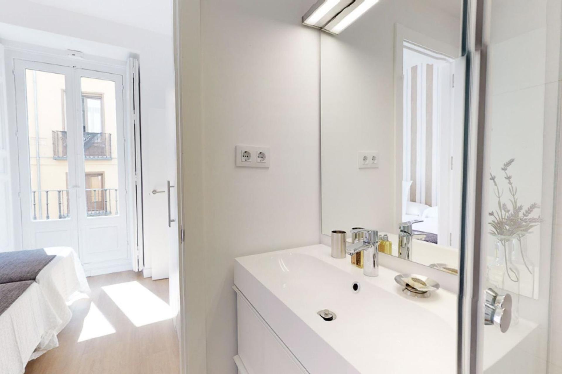 Opera II Apartment Мадрид Екстериор снимка